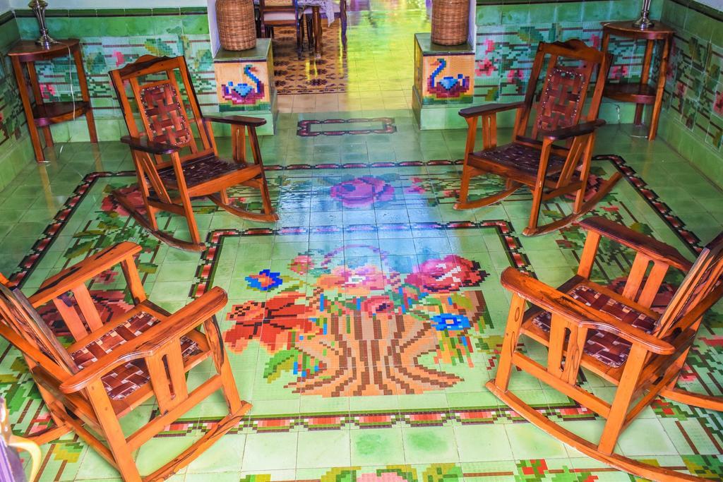 Casa Marlene Hotel วัลลาโดลิด ภายนอก รูปภาพ