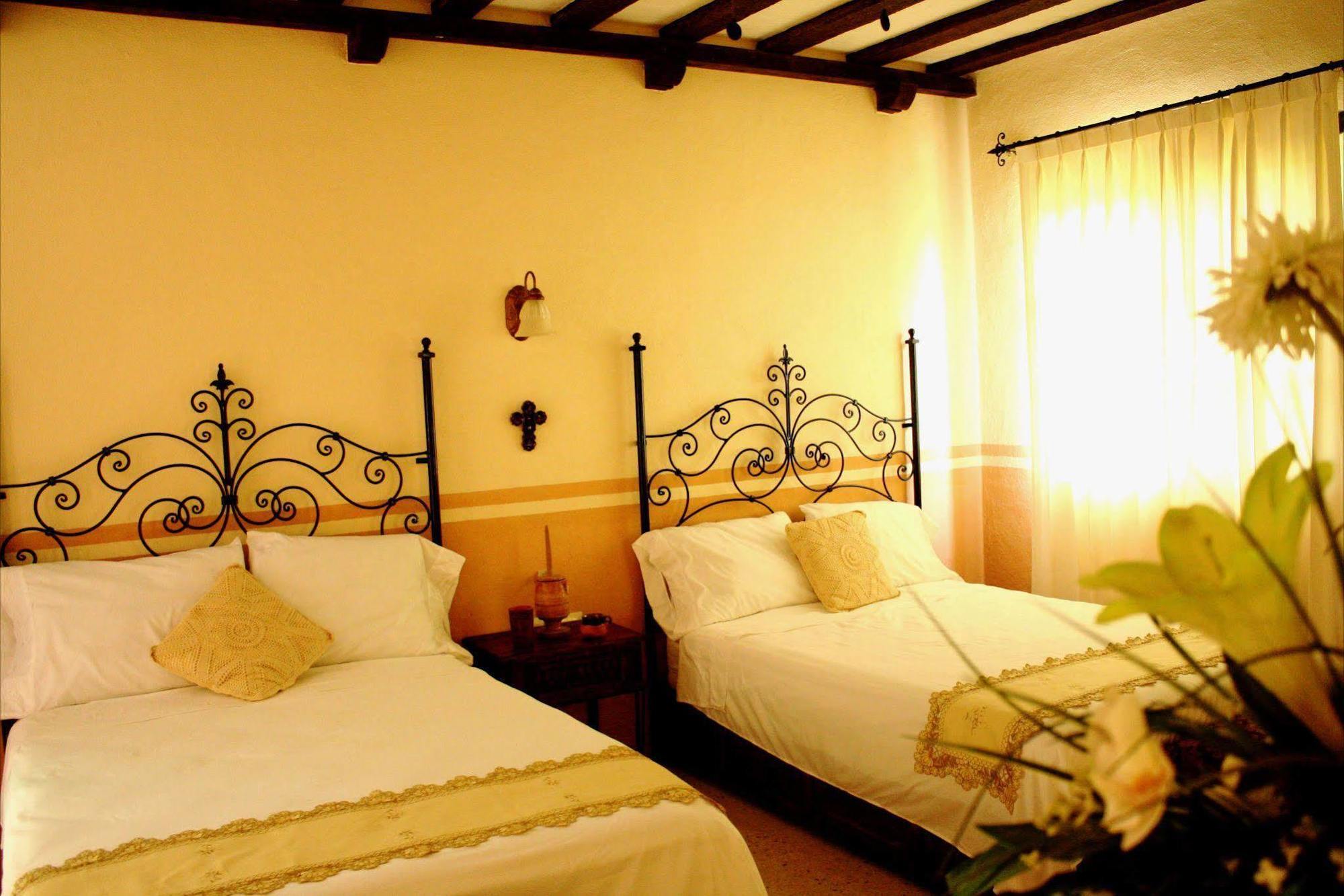 Casa Marlene Hotel วัลลาโดลิด ภายนอก รูปภาพ