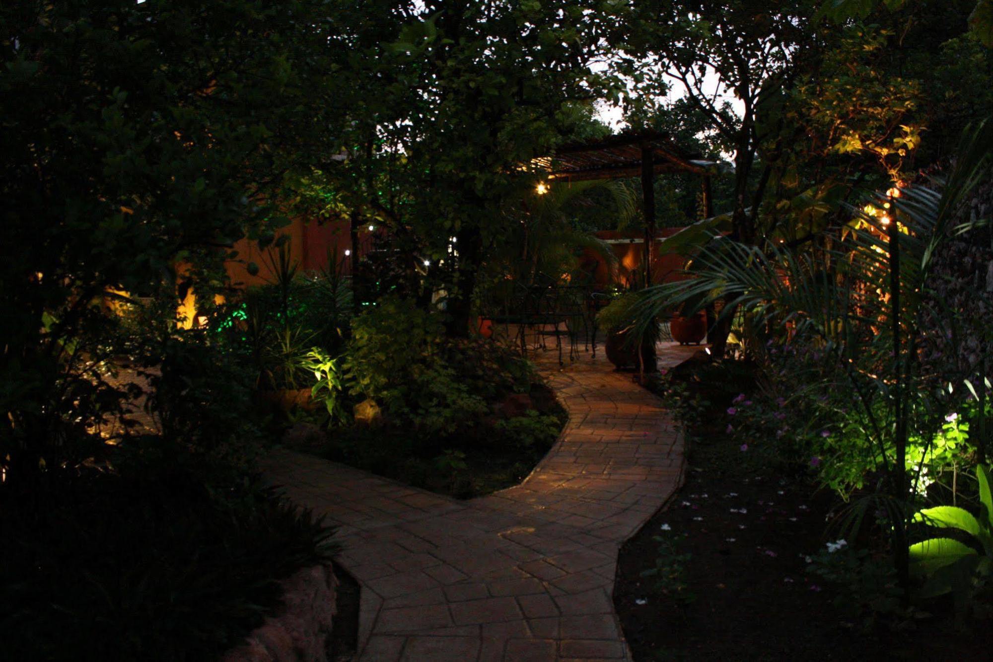 Casa Marlene Hotel วัลลาโดลิด ภายนอก รูปภาพ