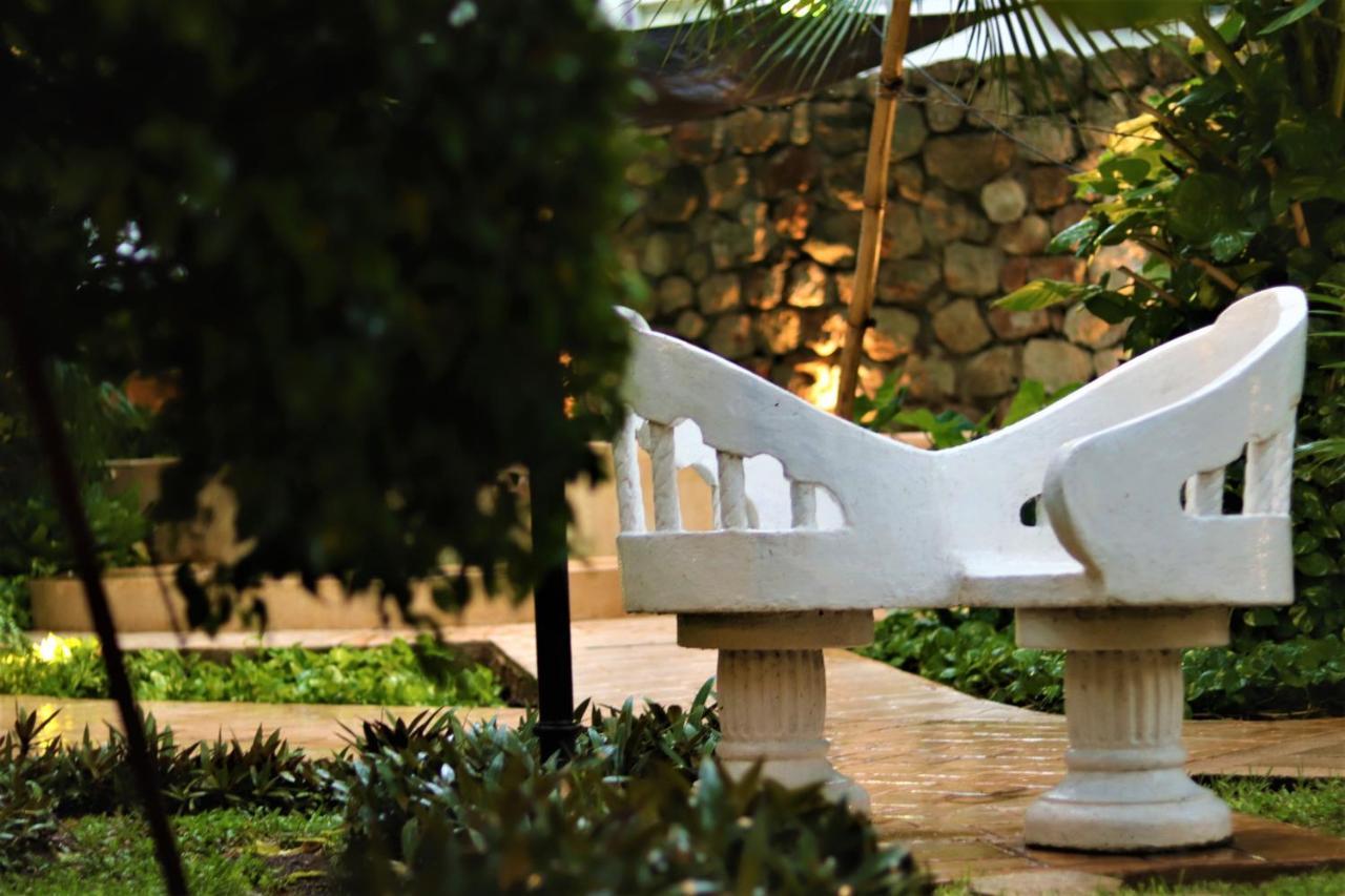 Casa Marlene Hotel วัลลาโดลิด ภายนอก รูปภาพ