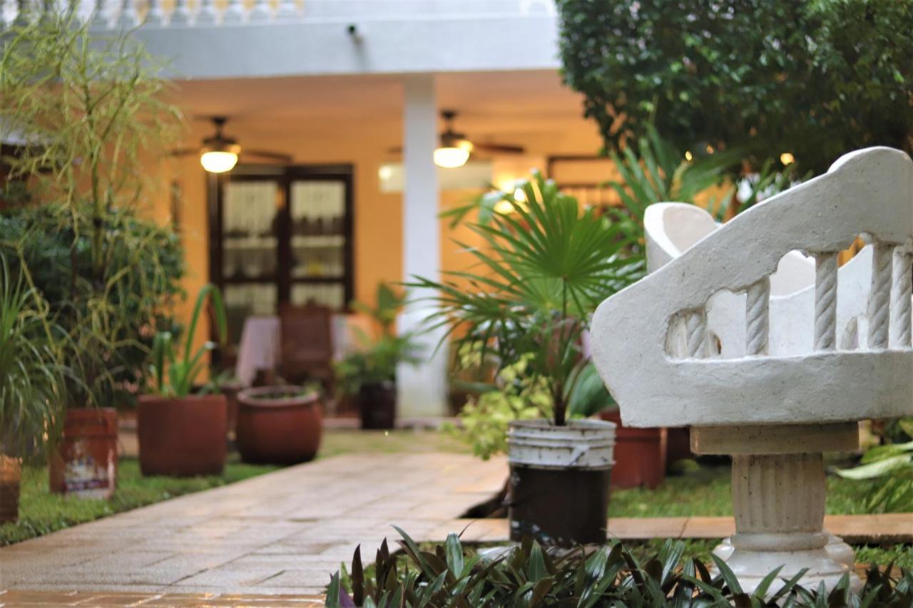 Casa Marlene Hotel วัลลาโดลิด ภายนอก รูปภาพ