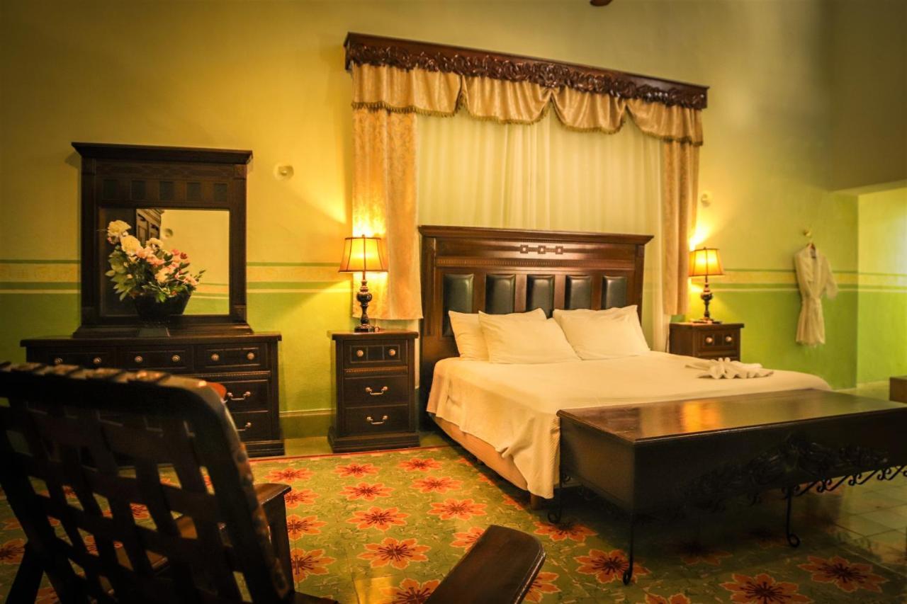 Casa Marlene Hotel วัลลาโดลิด ภายนอก รูปภาพ