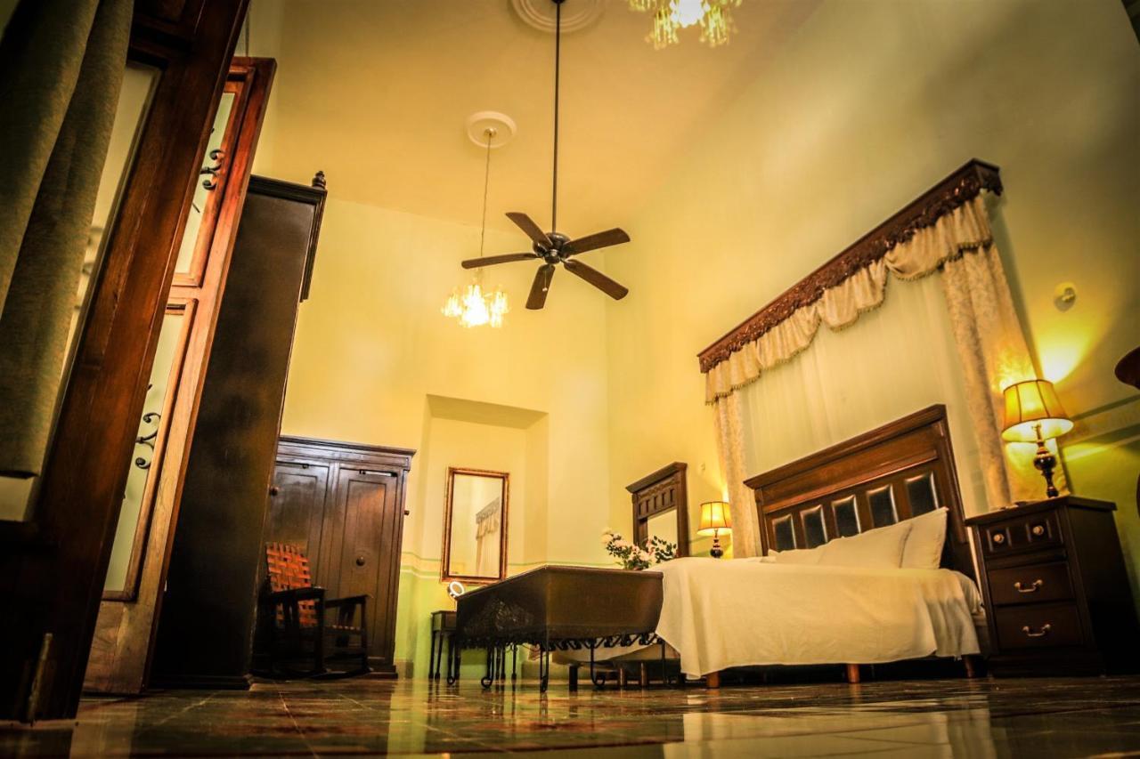 Casa Marlene Hotel วัลลาโดลิด ภายนอก รูปภาพ